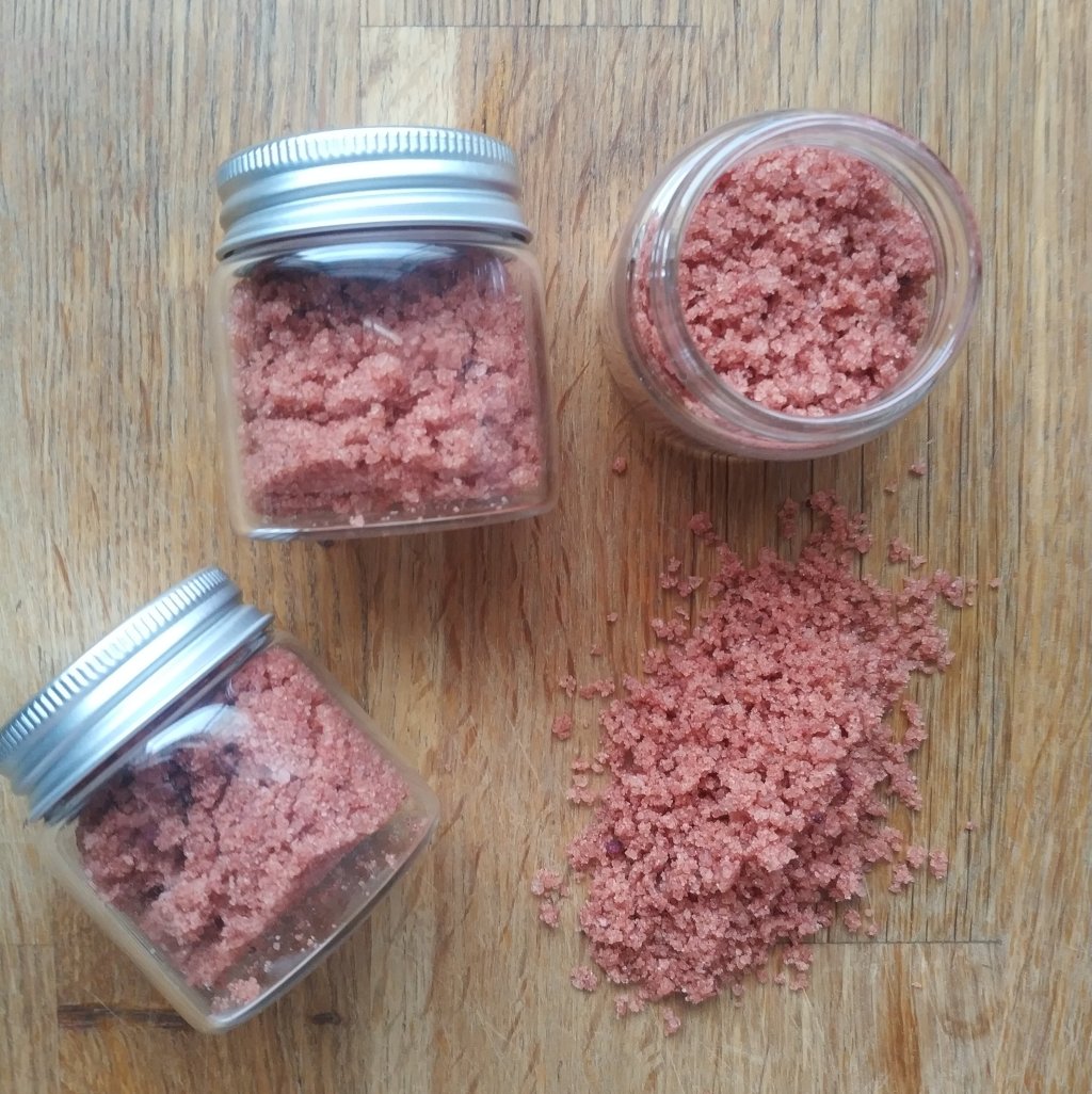 How to Make Your Own Epsom Salt Foot&nbsp;Scrub